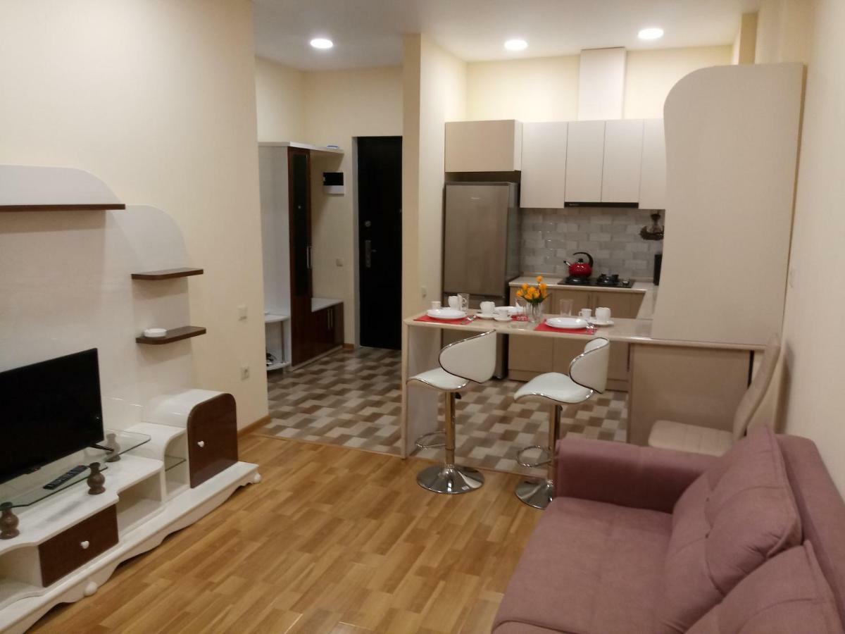 Flat In City Centre شقة باتومي